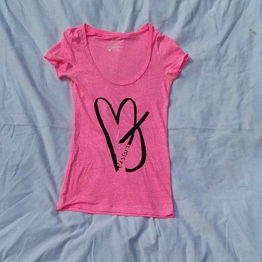 hot pink AMERICAN EAGLE OUTFITTERS top